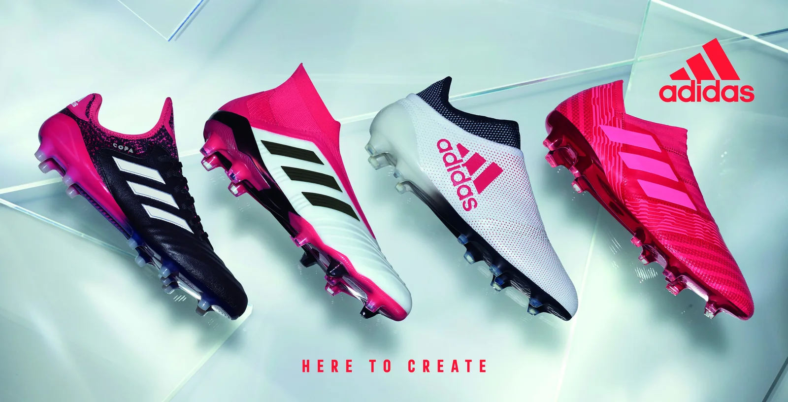 Cztery pary korków adidas na jasnym tle z hasłem Here to Create
